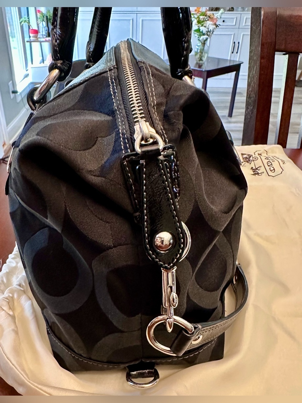 Coach Black Op Art Signature Shoulder Bag Purple Interior Dust Bag - Picture 6 of 16